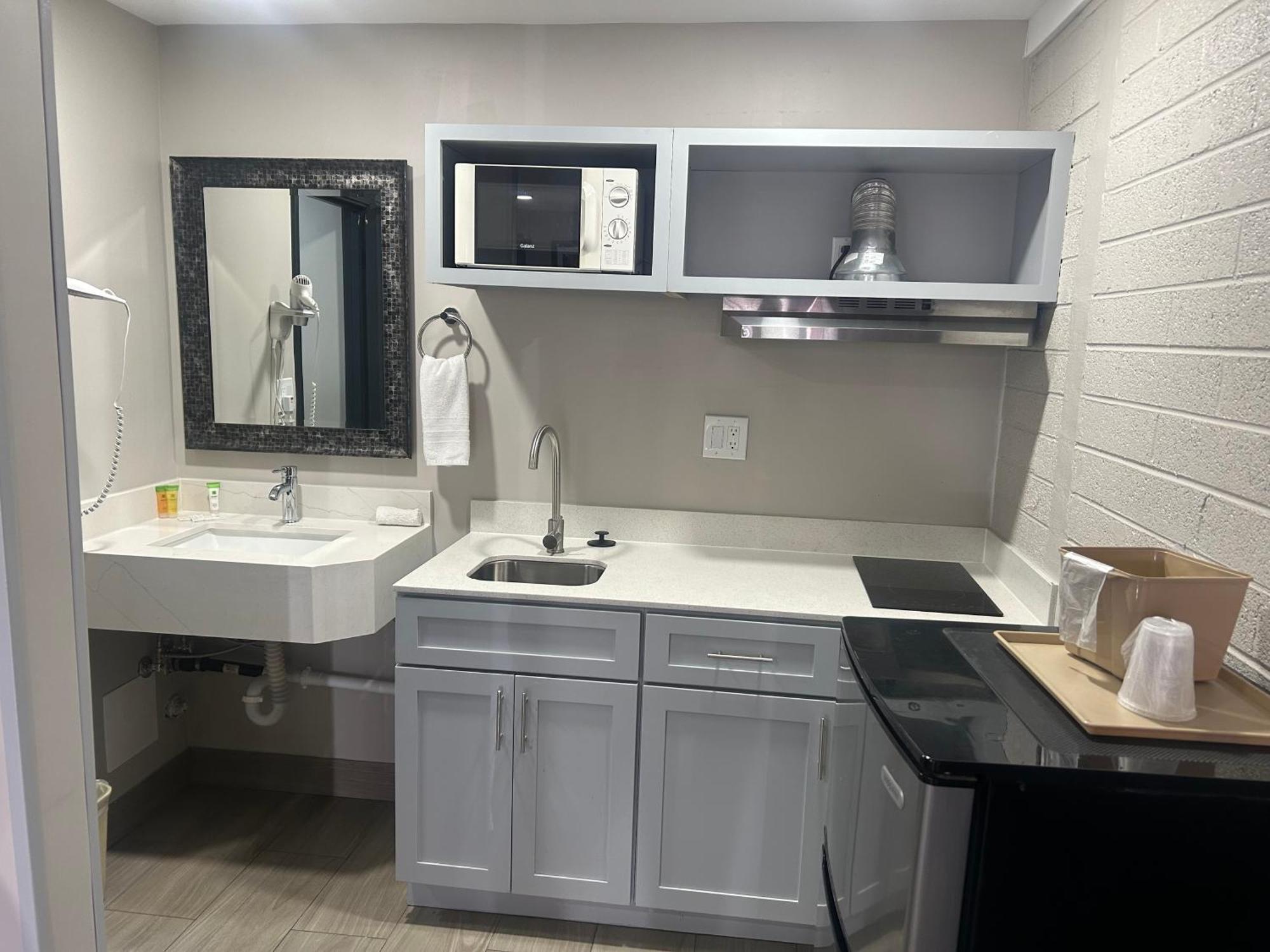 Deluxe King Suite